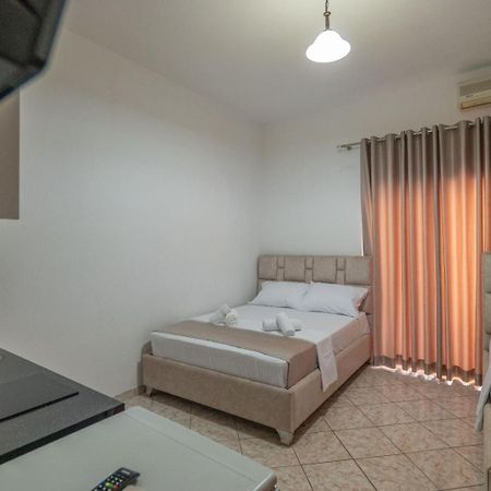 Hotel Vila Vilson Sarandë Esterno foto