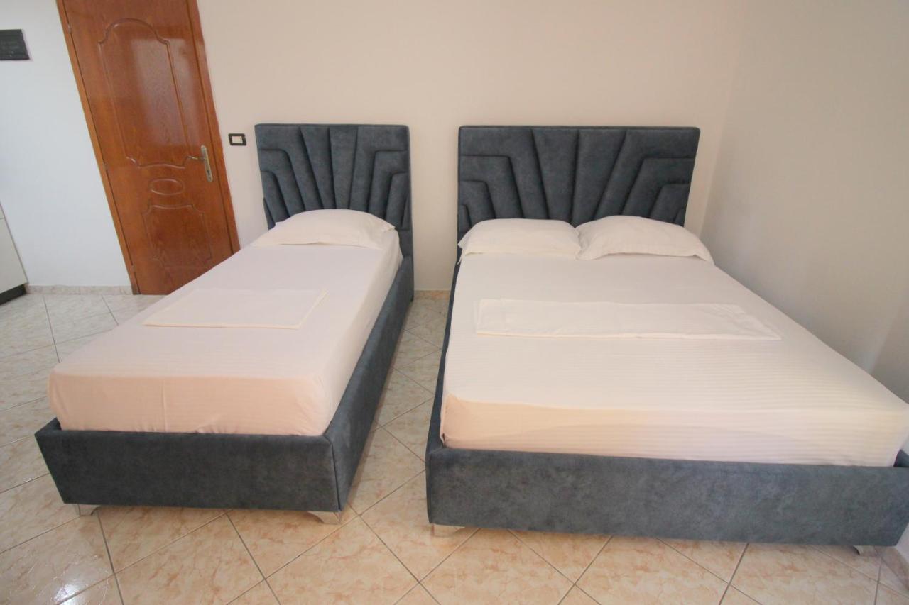 Hotel Vila Vilson Sarandë Esterno foto
