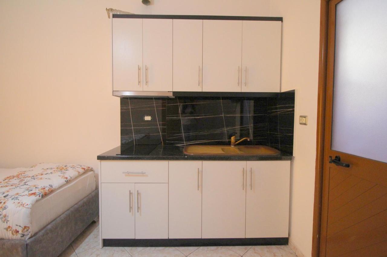 Hotel Vila Vilson Sarandë Esterno foto