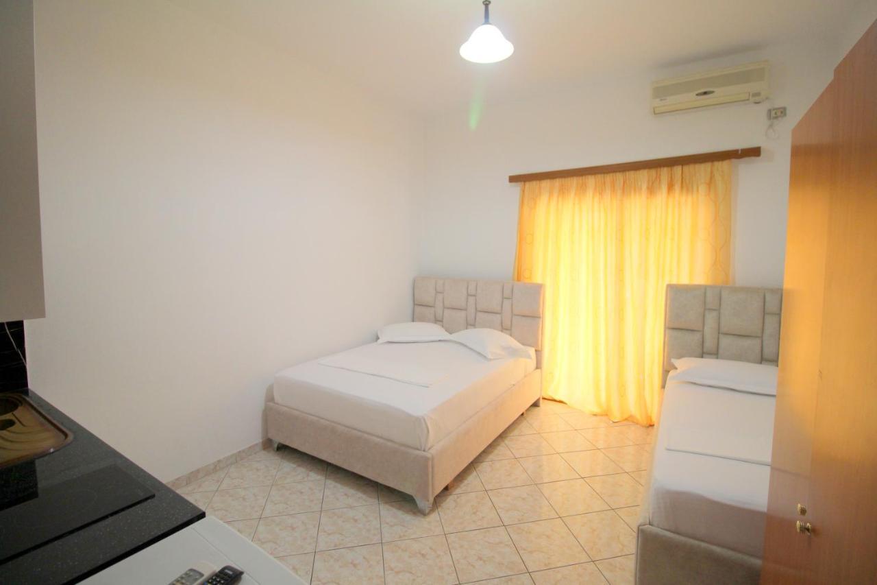 Hotel Vila Vilson Sarandë Esterno foto