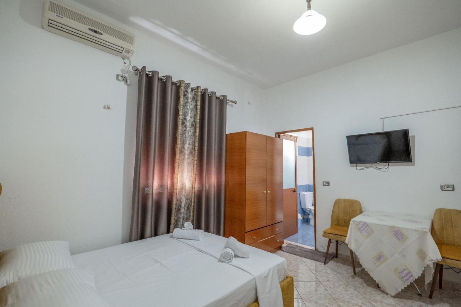 Hotel Vila Vilson Sarandë Esterno foto