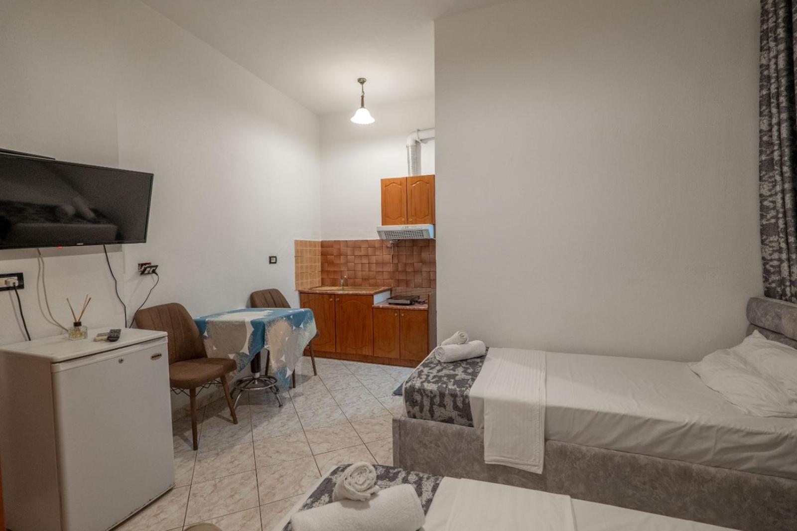 Hotel Vila Vilson Sarandë Esterno foto